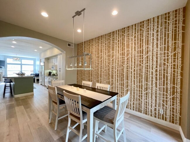 Building Photo - Stunning 2 Bedroom/2.5 Bath Townhouse loca...
