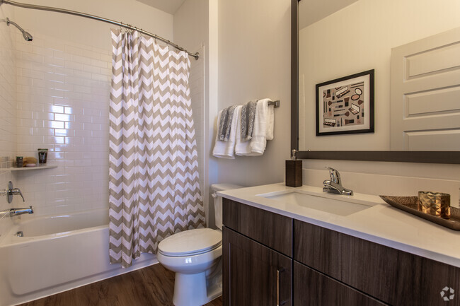 4 Br, 4 Ba-Bathroom - The Hudson | Student Housing