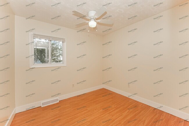 Building Photo - 1064 E 168th St