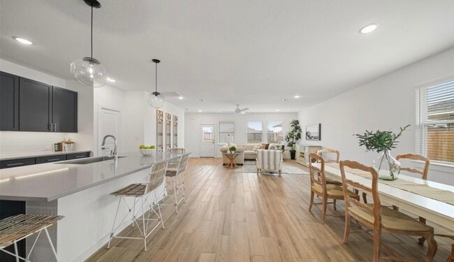 Building Photo - 302 Little Spg Ct