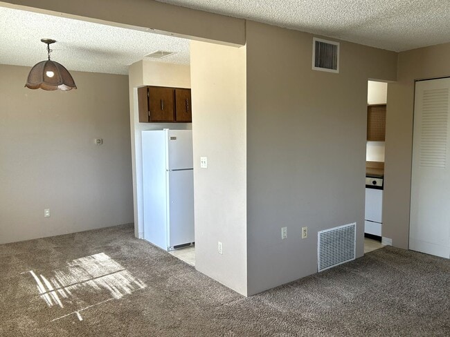 Building Photo - Affordable 1 Bed / 1 Bath Condo Near CSU – Summer Discount!