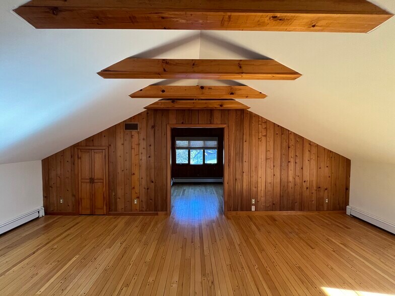 Building Photo - 16 S Beach Rd