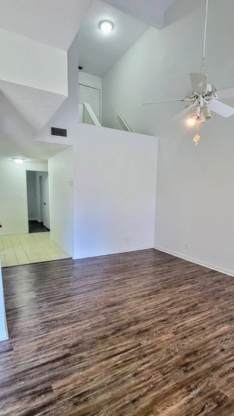 Building Photo - 210 Oak Bay Dr