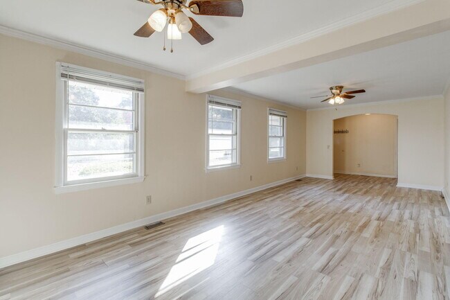 Building Photo - 2 Pickens Ct
