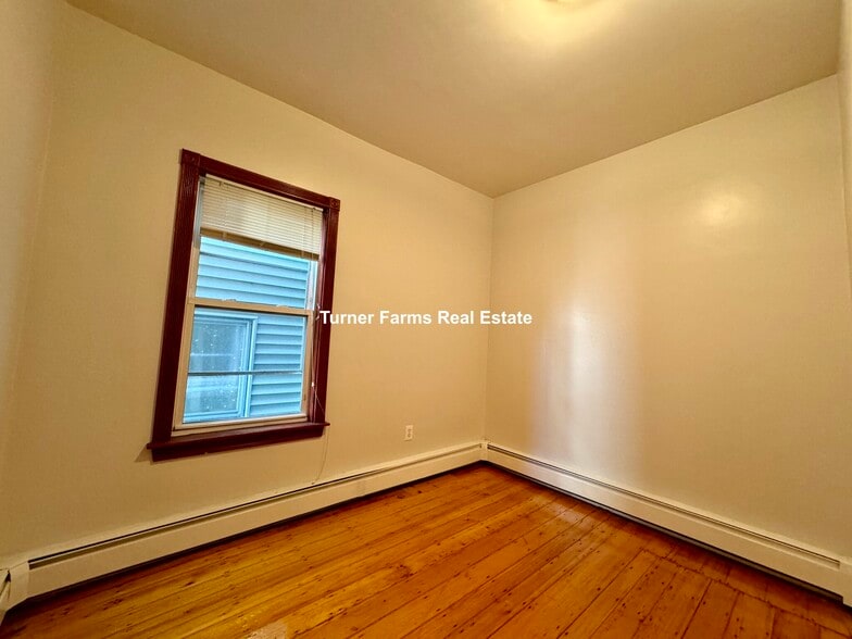 Building Photo - 19 Monmouth St