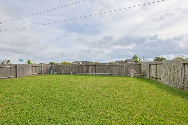 Building Photo - 9960 Golden Field Ln