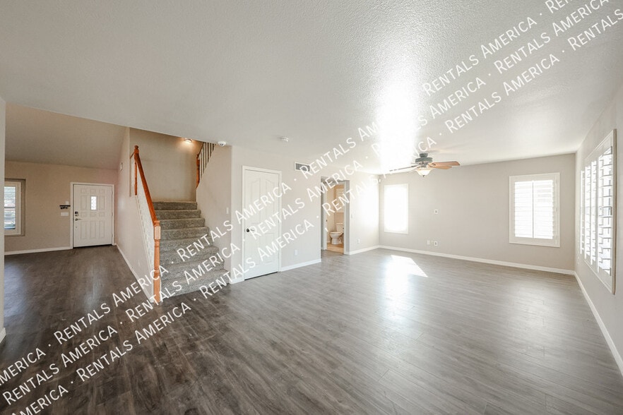 Building Photo - 1210 W Kelly Ln