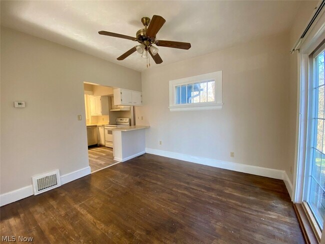 Building Photo - 623 Doris Ave