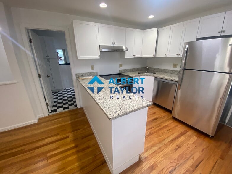 Building Photo - 22 Saint Cyprians Pl