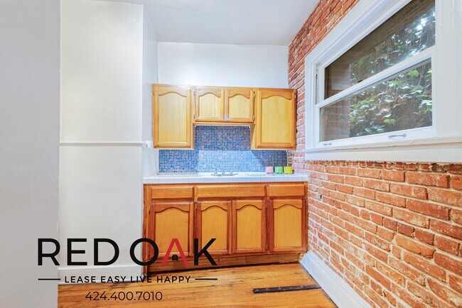 Building Photo - 532 S Coronado St