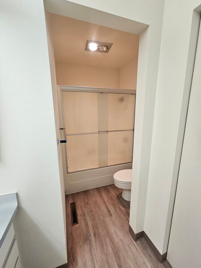 Building Photo - 1 Bedroom Condo on the Golf Course!