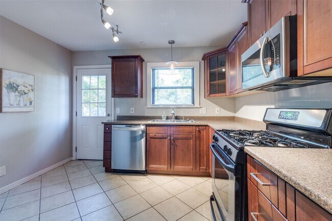 Building Photo - 540 Aqua Dr