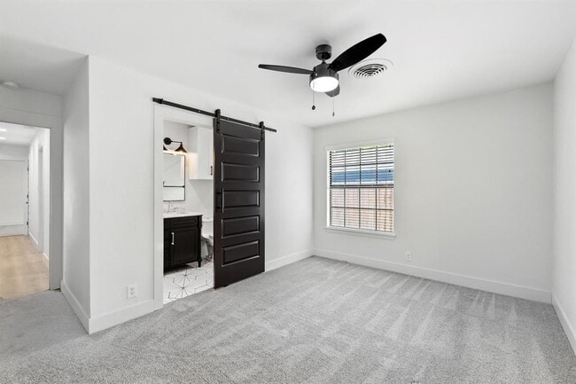 Building Photo - 6906 Twin Crest Dr