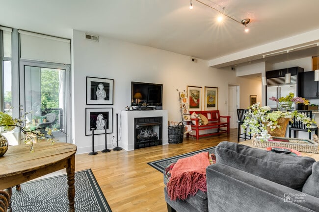 Building Photo - 525 Kedzie St