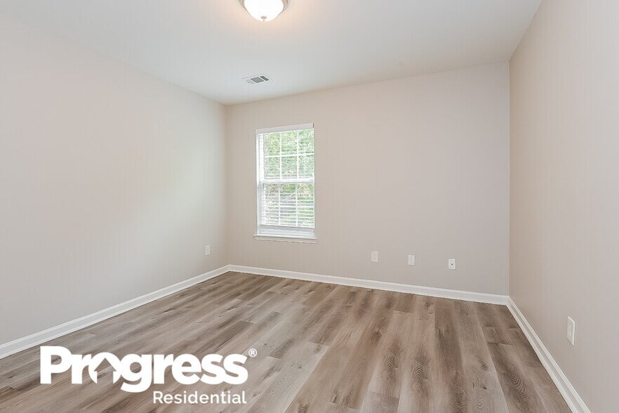 Building Photo - 2495 Mayfair Dr
