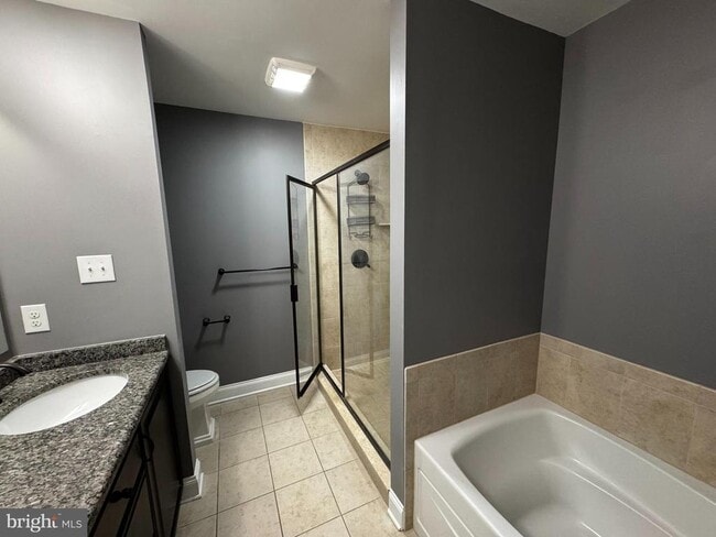 Building Photo - 4 Stonehaven Cir