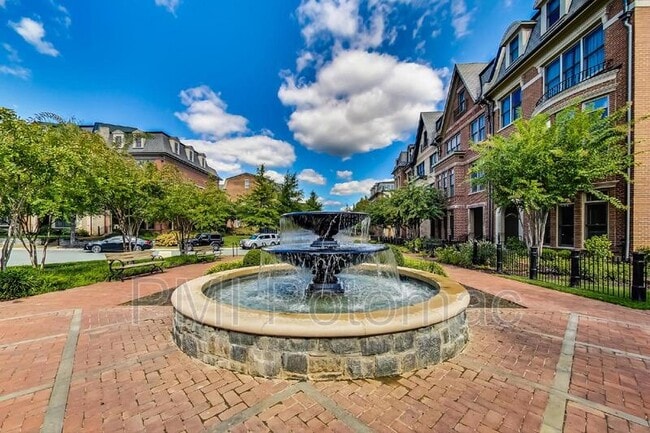 Building Photo - 10821 Symphony Park Dr