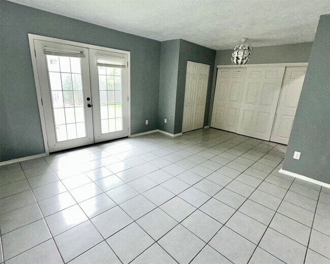 Building Photo - 2115 Barrington Pl Dr