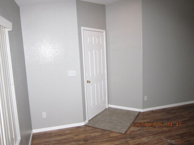 Building Photo - Beautiful 4 Bedroom Single Story House w/ ...