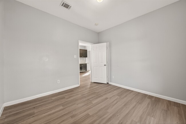 Building Photo - 8211 Parnell St