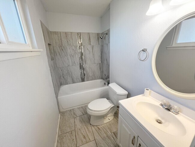 Building Photo - 12509 Nambe Ave NE