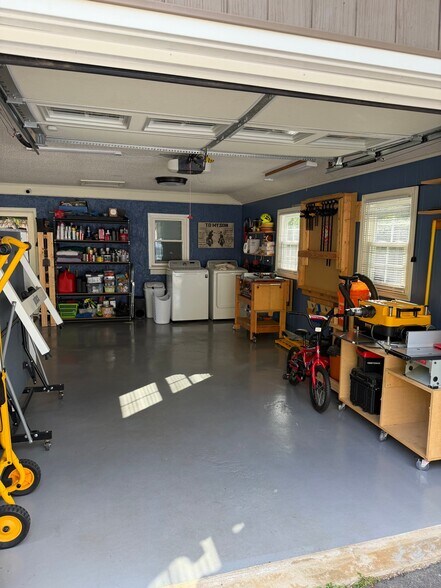 Building Photo - 33 Church Rd