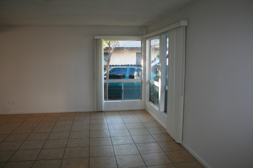 Livingroom - 862 Evergreen St