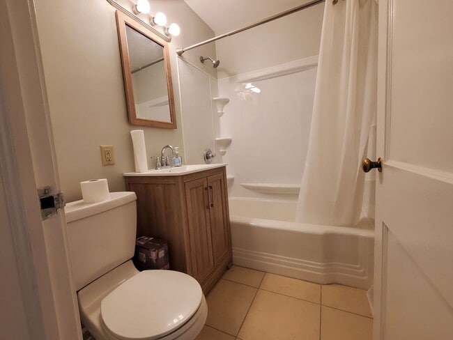 Building Photo - Wonderfully updated 3BR, 2BA home!