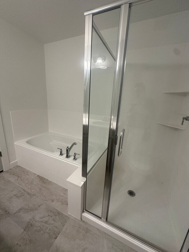 Building Photo - Gorgeous South Jordan Property!!!
