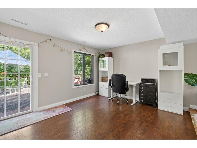 Building Photo - 16220 15th Ave N