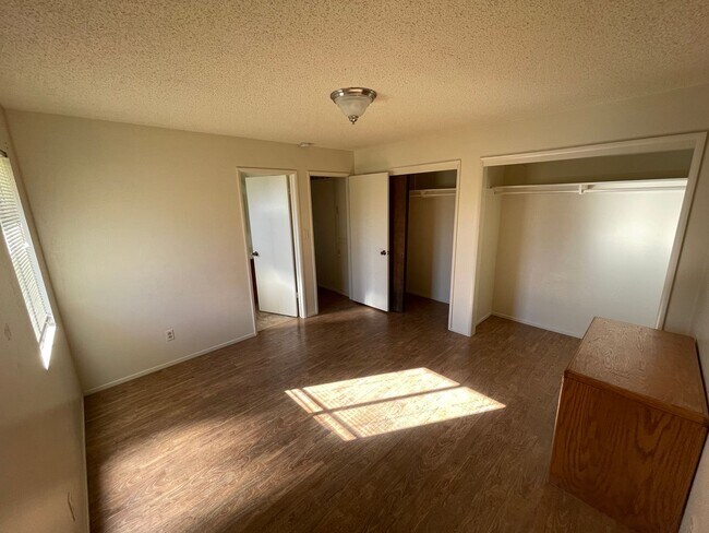 Building Photo - Oroville 4 bed 2 bath 3300sqft country hom...