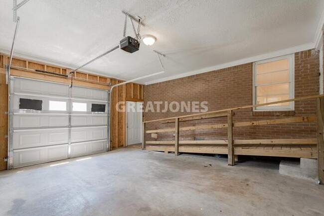 Building Photo - 7268 Fontana Dr