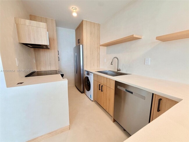 Building Photo - 100 Lincoln Rd