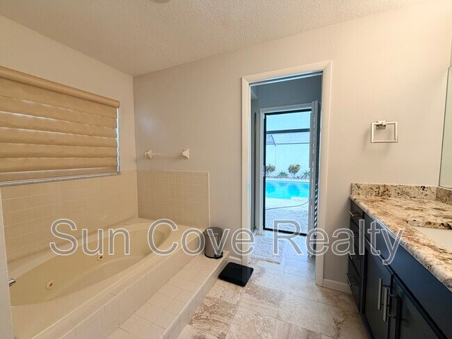 Building Photo - 13550 Avista Dr