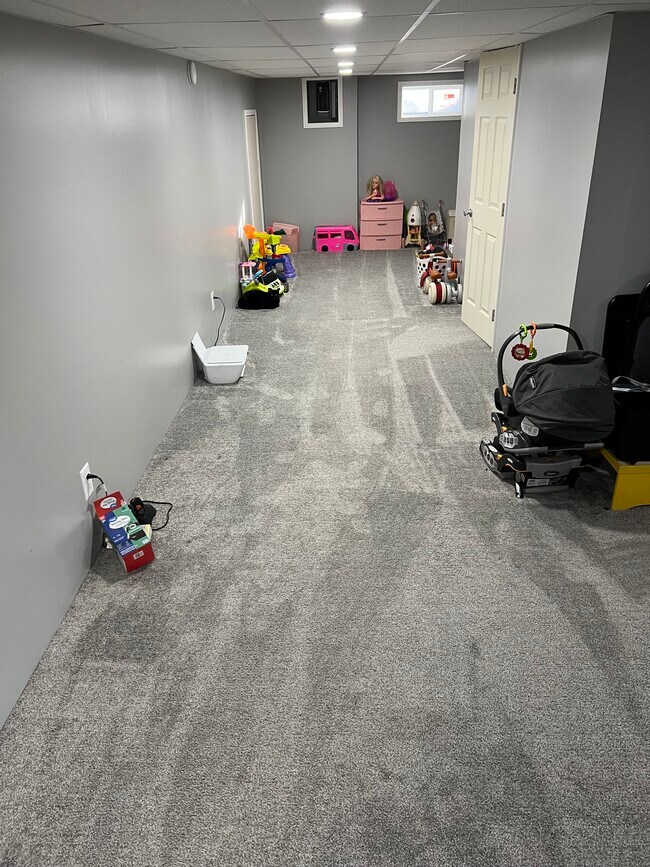 Building Photo - 6712 Grove Rd