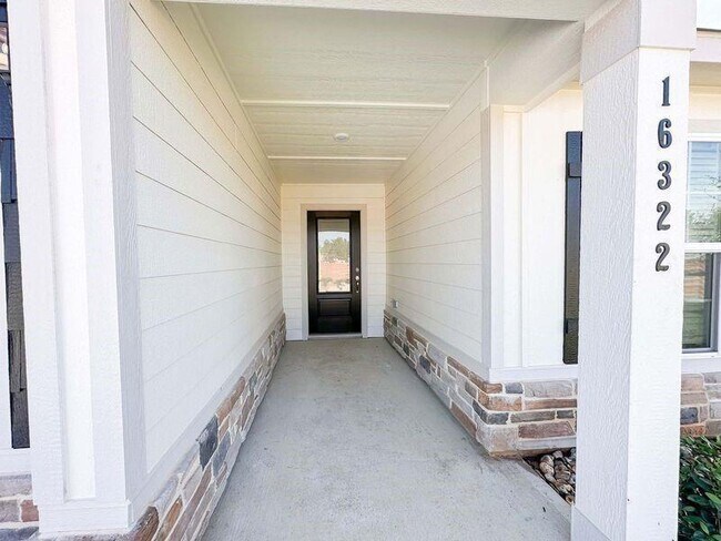 Building Photo - 16322 Sweet Grv Dr