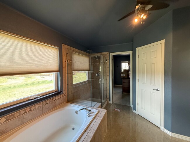 Building Photo - Your Colorado Oasis Awaits! 4 Bed, 3.5 Bat...