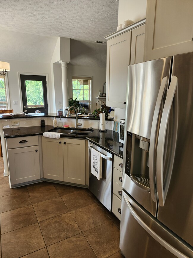 Building Photo - 2018 Chancellor Ridge Rd