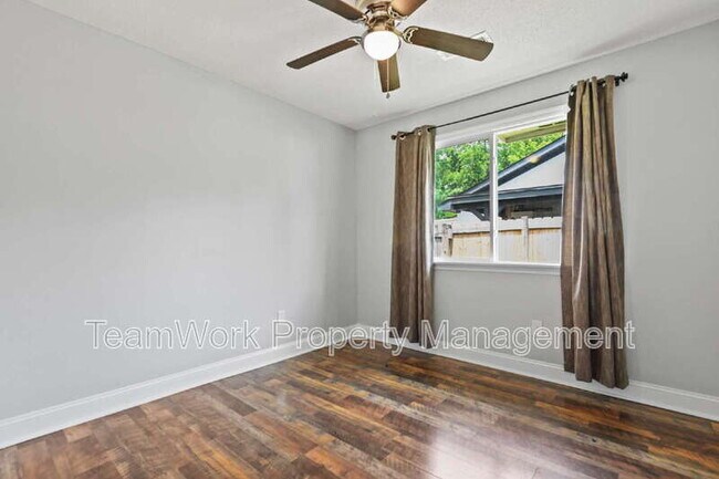 Building Photo - 313 Clearwater Dr