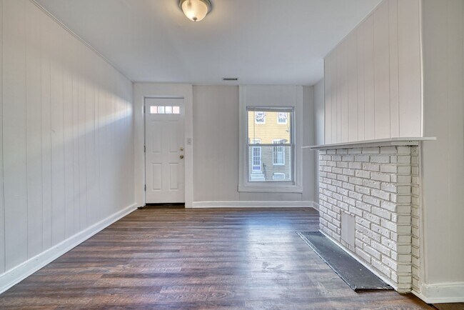 Building Photo - 1343 Sargeant St