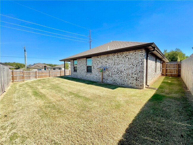 Building Photo - 1702 S K Pl