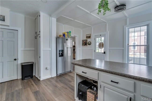 Building Photo - 380 Brainard St