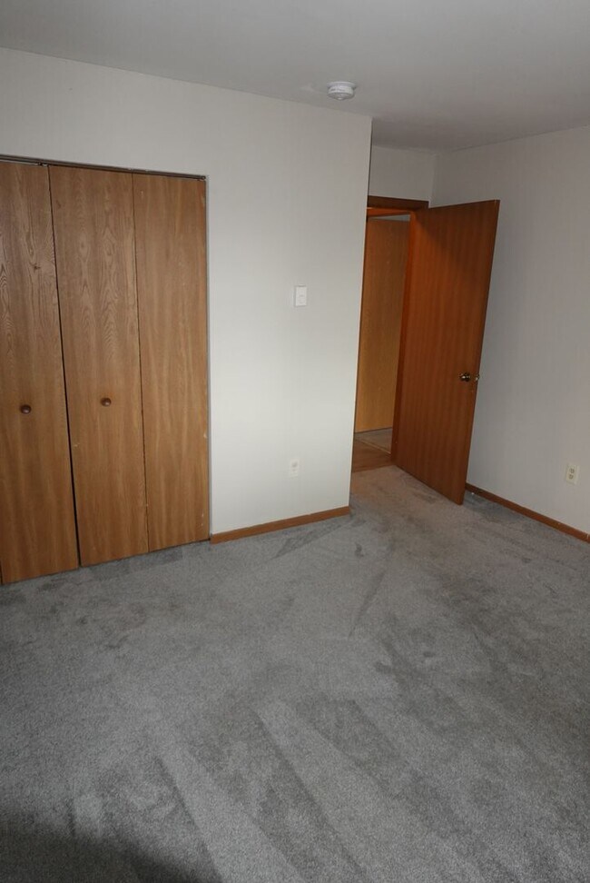 Building Photo - 1/2 OFF FIRST MONTHS RENT SPECIAL!