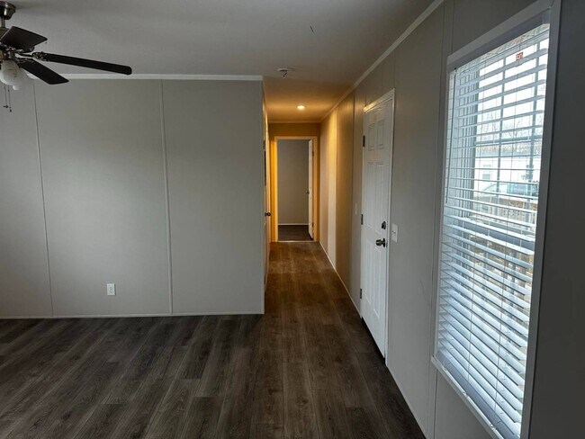 Building Photo - 102 Gaslight Dr