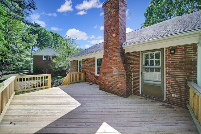 Building Photo - Charming Matthews Home for Rent!