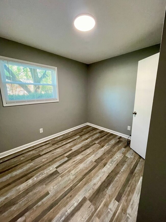 Building Photo - Beautifully remodeled home in Riverdale wi...