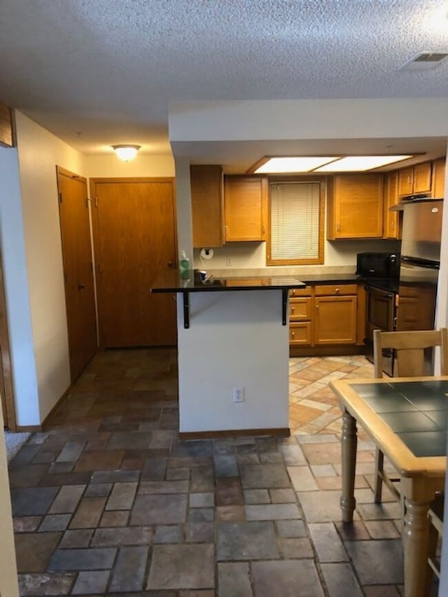 Building Photo - Furnished or Unfurnished One Bedroom / One Bath Apartment in Central Boulder