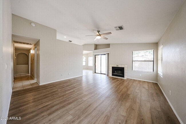 Building Photo - 6320 W Paradise Ln