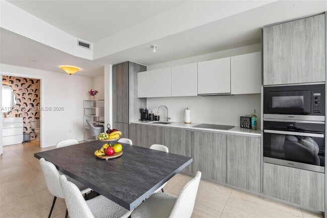 Building Photo - 2900 NE 7th Ave