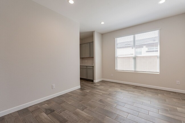Building Photo - Beautiful and Spacious Single-Level Family...